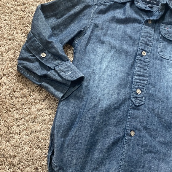 Tommy Hilfiger Chambray Shirt size XS 4-5 - Picture 4 of 6